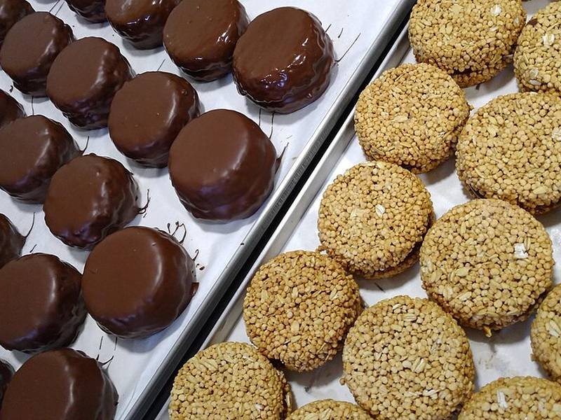 Alfajores — Argentinian desserts recipe, served and ready to eat