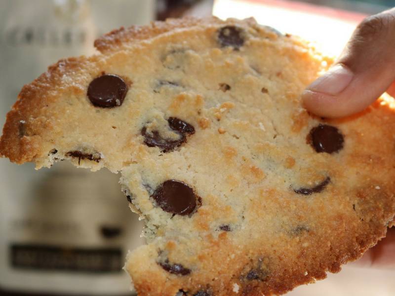 Almond Flour Chocolate Chip Cookies
