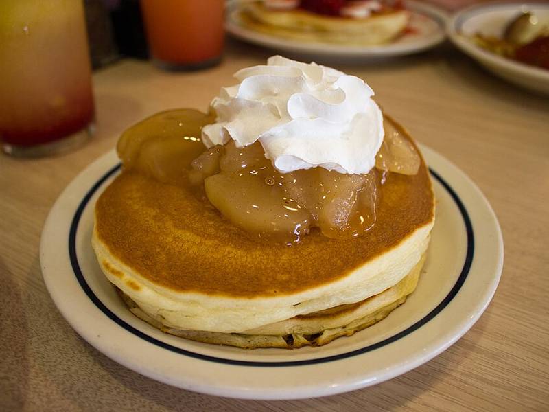 Apple Cinnamon Egg White Pancakes