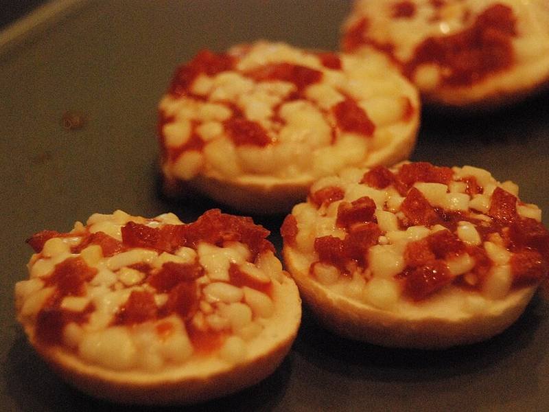 Bagel Pizza, a quick American meal recipe — budget snack pizza