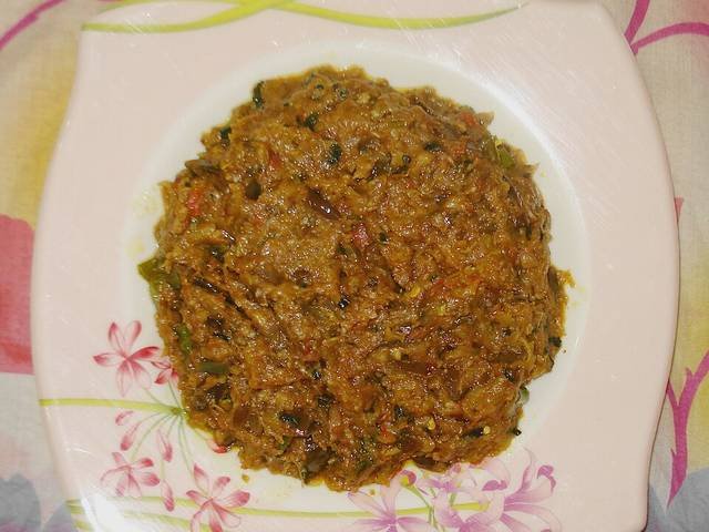 Ingredients and preparation for baingan bharta