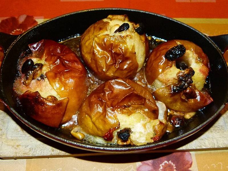 Baked Cinnamon Apples — British desserts recipe, served and ready to eat