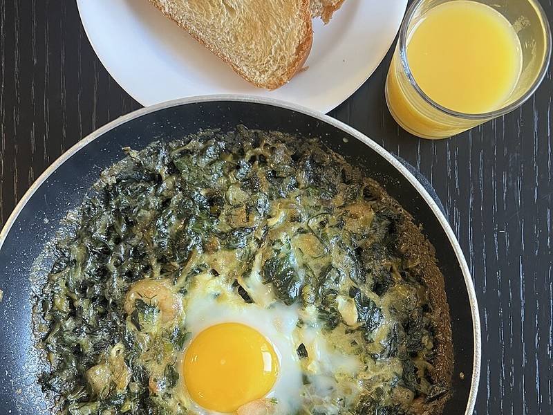 Baked Eggs with Spinach and Feta — Turkish breakfast recipe, served and ready to eat