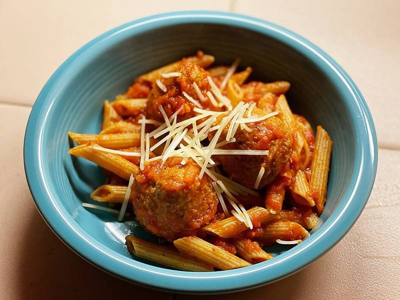 Baked Turkey Meatballs, an Italian dinner recipe — weight loss friendly turkey meatballs