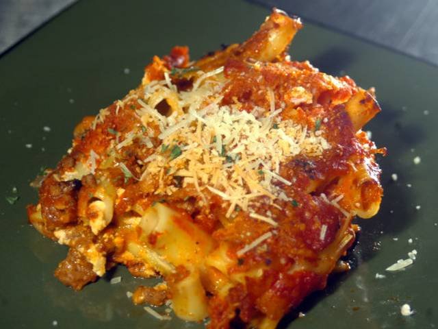 Ingredients and preparation for baked ziti