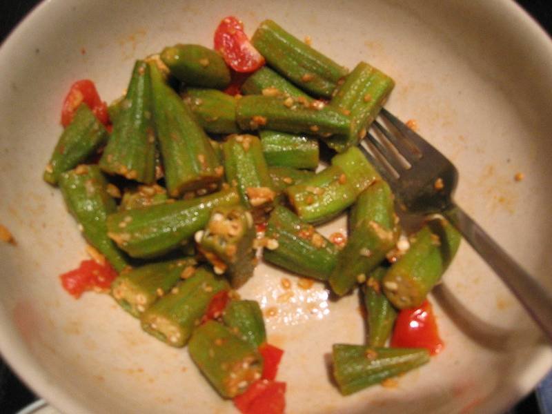 Bamia bi Lahme — Lebanese dinner recipe, served and ready to eat