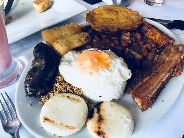 Ingredients and preparation for bandeja paisa