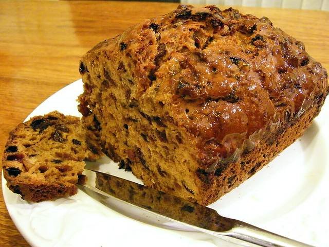 Ingredients and preparation for bara brith