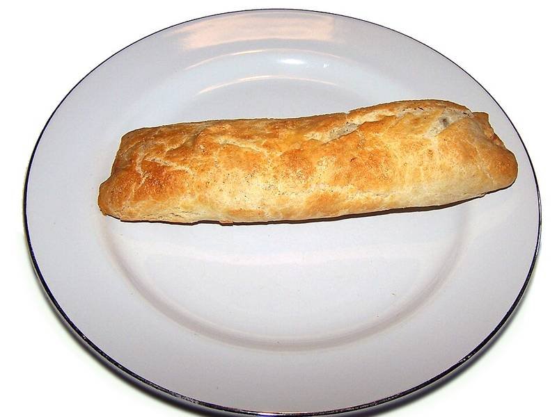 Bedfordshire Clanger, a British dinner recipe — savoury and sweet suet roll