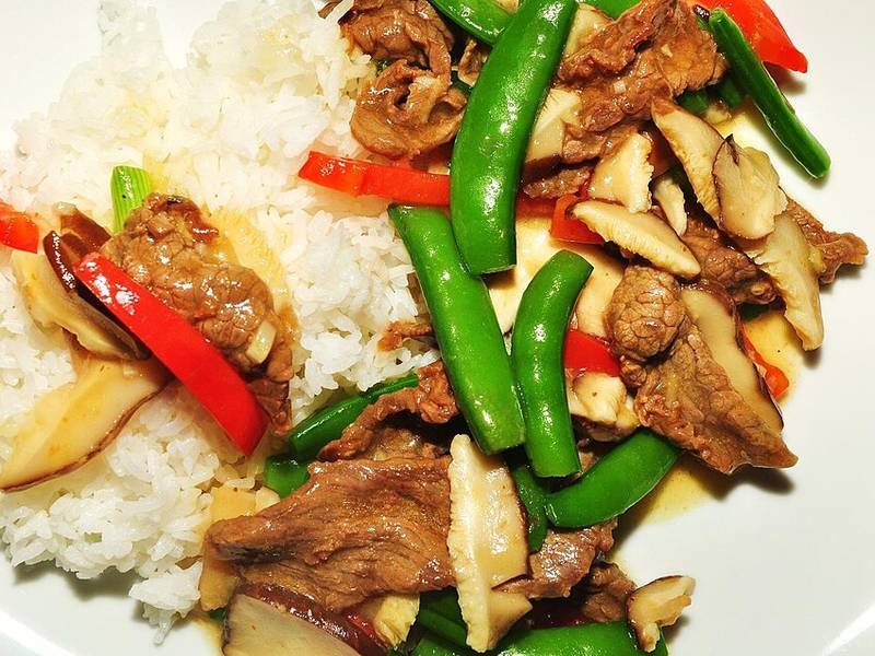 Black Pepper Beef — Chinese quick meals recipe, served and ready to eat