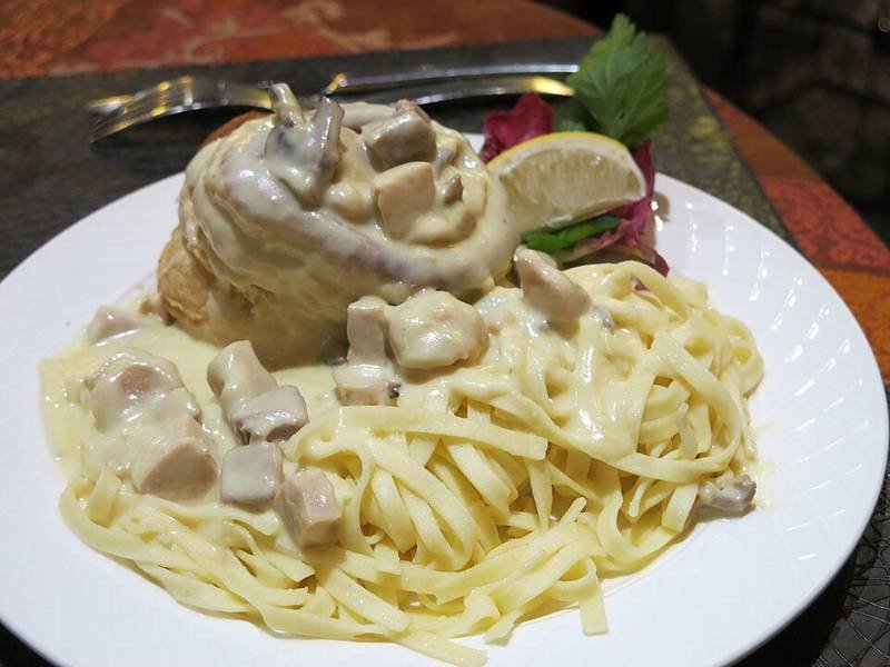 Bouchée à la Reine — French dinner recipe, served and ready to eat