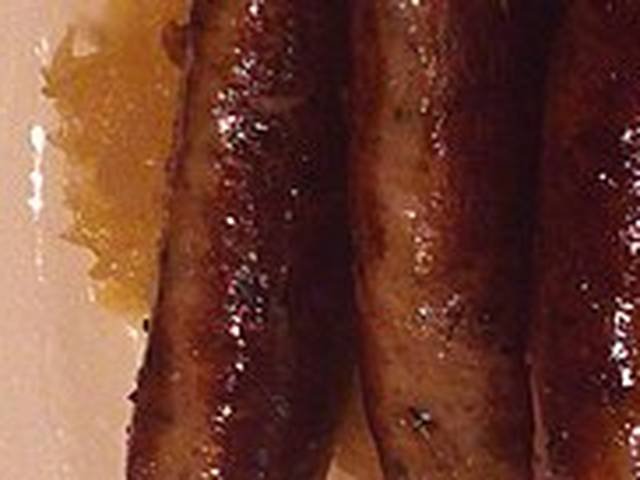 Ingredients and preparation for bratwurst with sauerkraut
