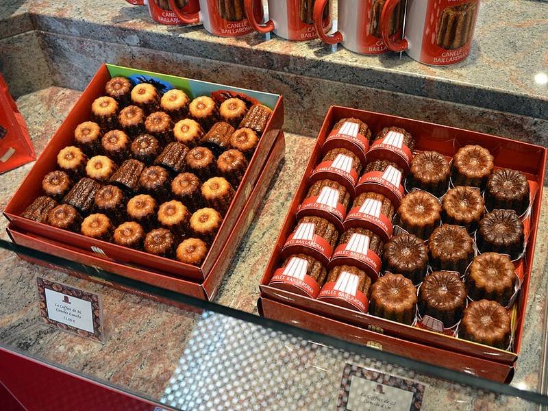 Canelés de Bordeaux — French baking recipe, served and ready to eat