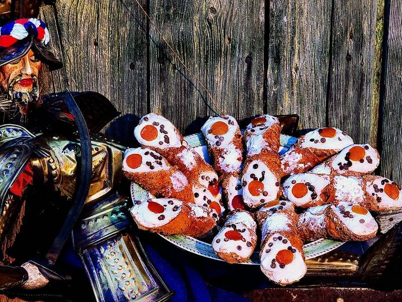Sicilian Cannoli — Italian desserts recipe, served and ready to eat