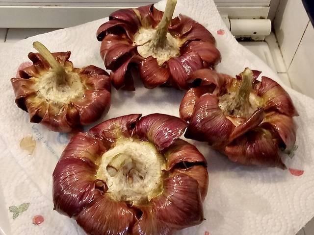 Ingredients and preparation for carciofi alla giudia