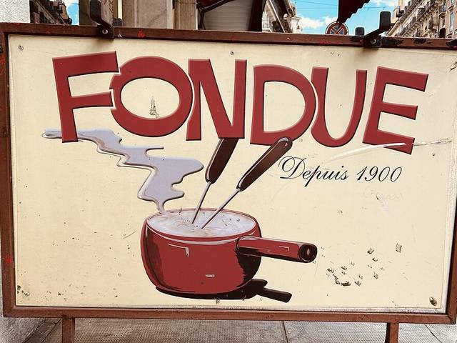 Ingredients and preparation for cheese fondue