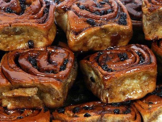 Ingredients and preparation for chelsea buns
