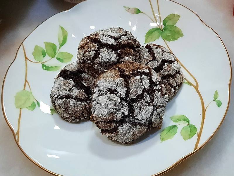 Chocolate Crinkle Cookies