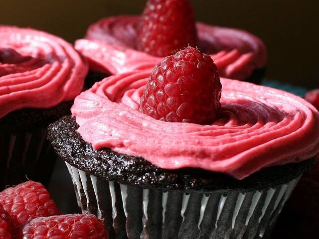 Ingredients and preparation for chocolate cupcakes