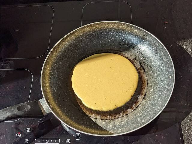 Ingredients and preparation for three-egg omelette