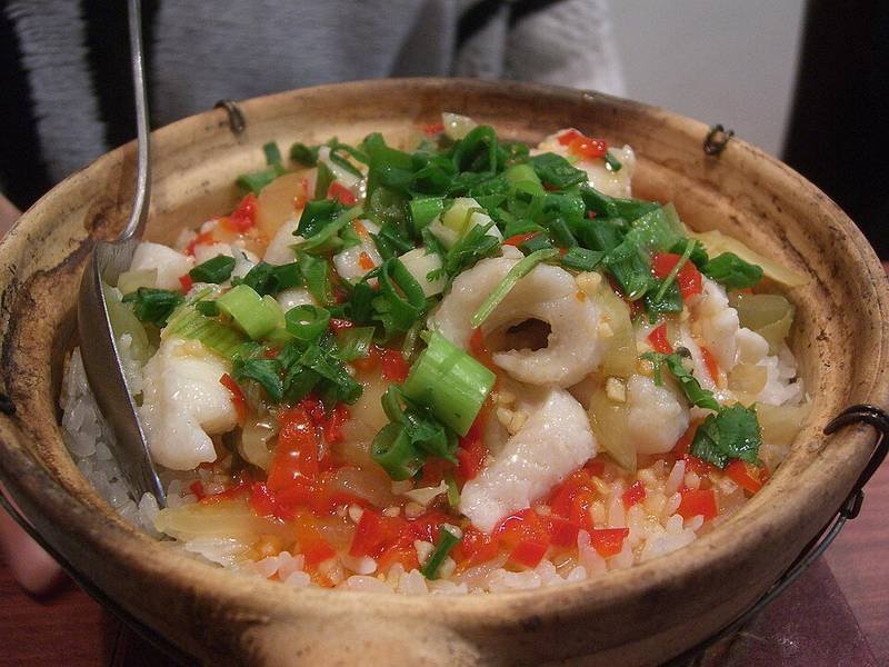 Claypot Rice — Chinese dinner recipe, served and ready to eat