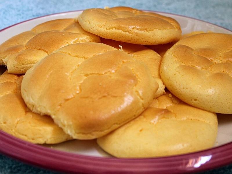 Cloud Bread — American baking recipe, served and ready to eat