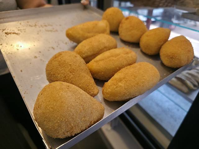 Ingredients and preparation for coxinha