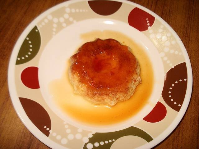 Ingredients and preparation for crème caramel