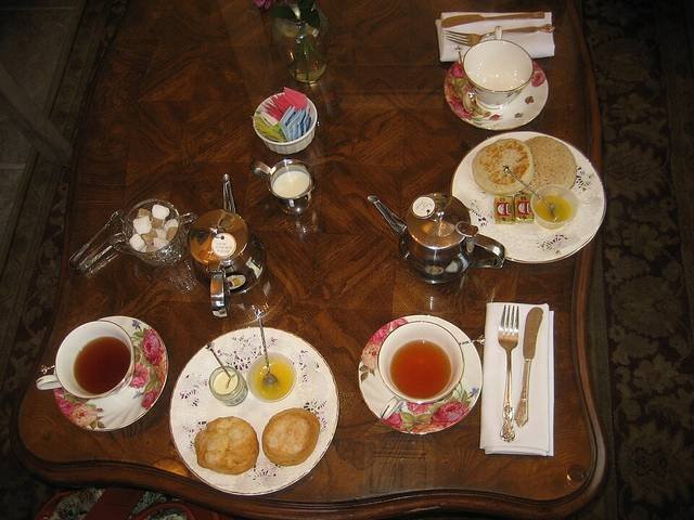 Ingredients and preparation for crumpets