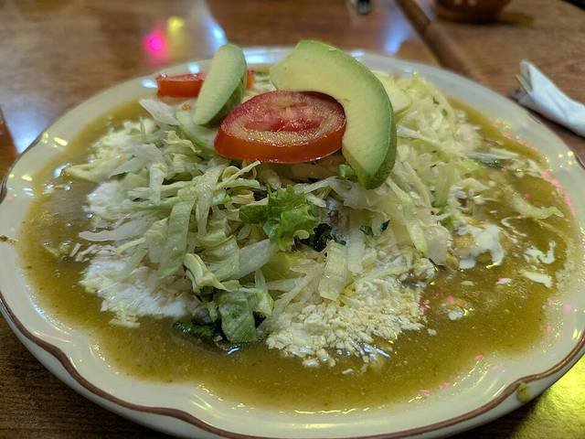 Ingredients and preparation for enchiladas verdes