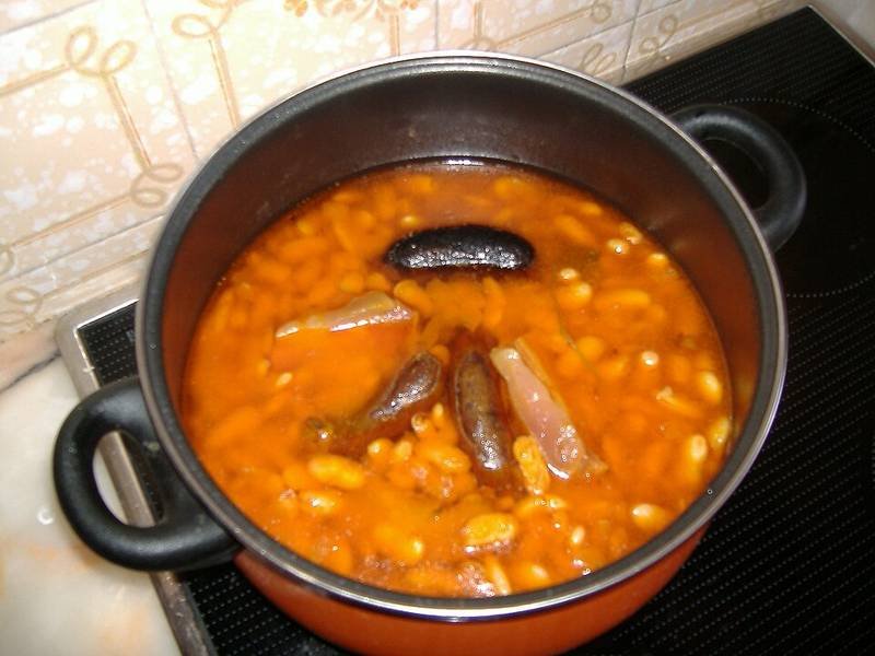 Fabada Asturiana — Spanish dinner recipe, served and ready to eat