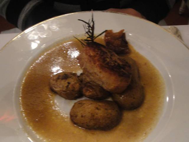 Ingredients and preparation for foie de veau lyonnaise