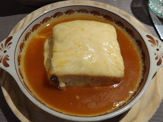 Ingredients and preparation for francesinha