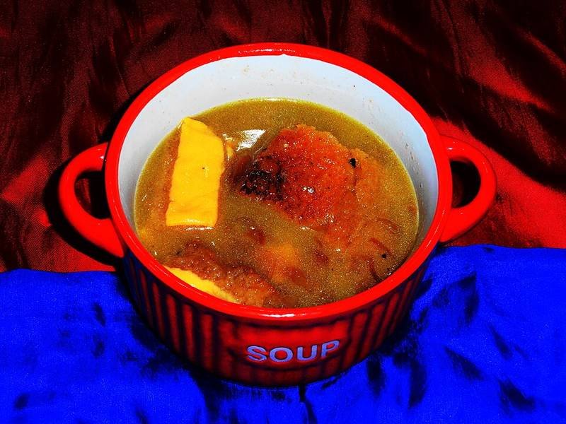 French Onion Soup — French dinner recipe, served and ready to eat