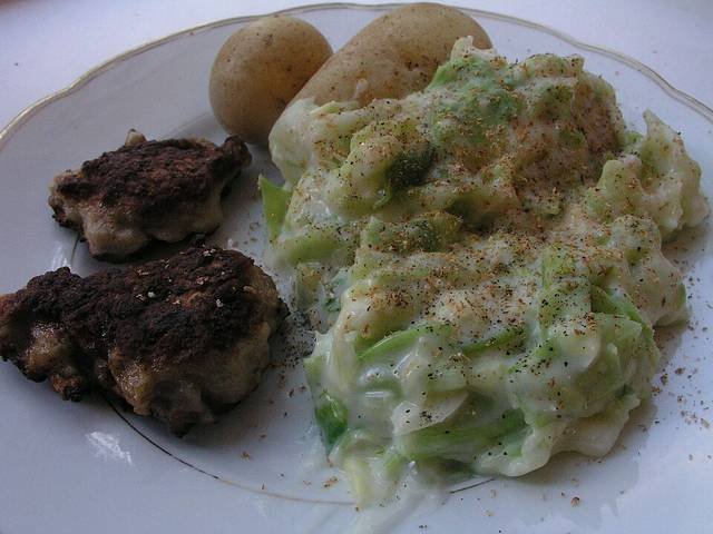 Ingredients and preparation for frikadeller