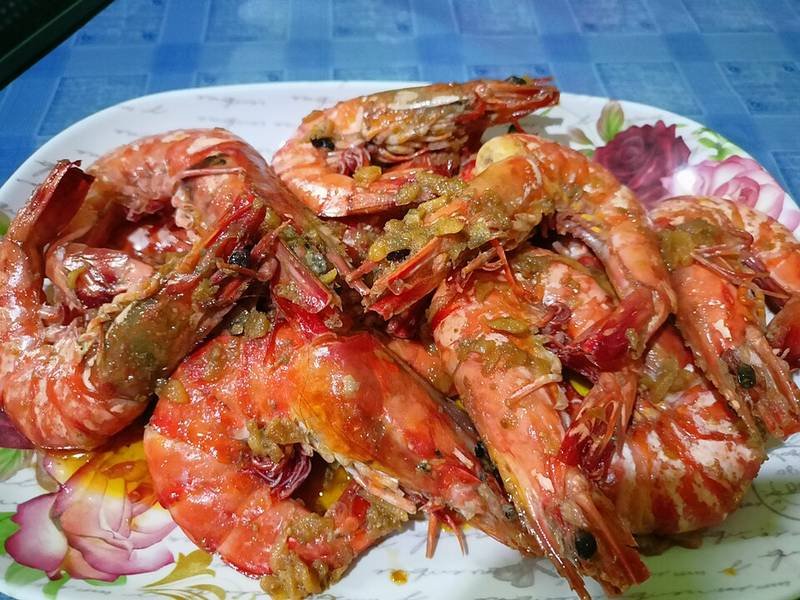 Garlic Butter Shrimp — American quick meals recipe, served and ready to eat