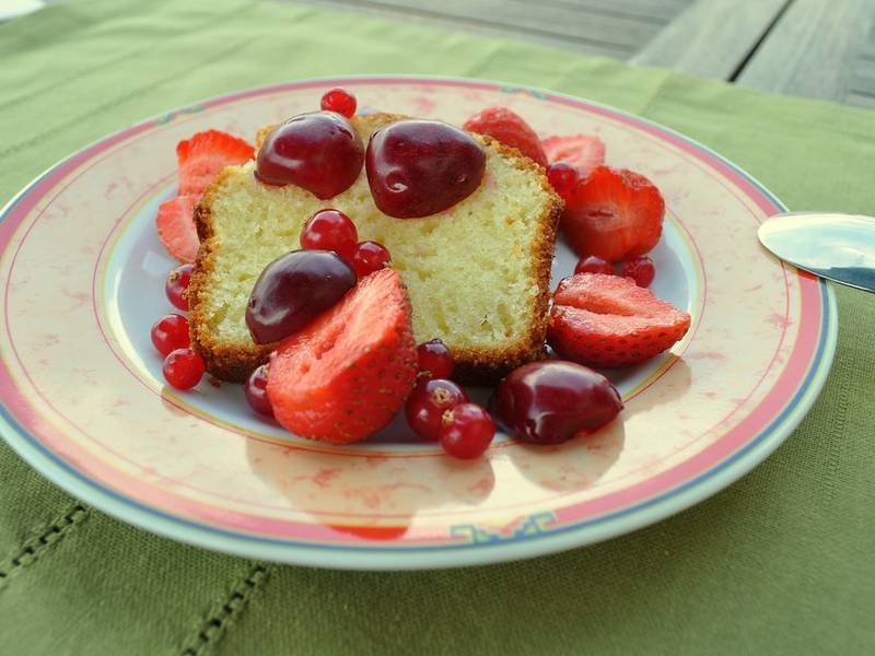 Gâteau au Yaourt — French baking recipe, served and ready to eat