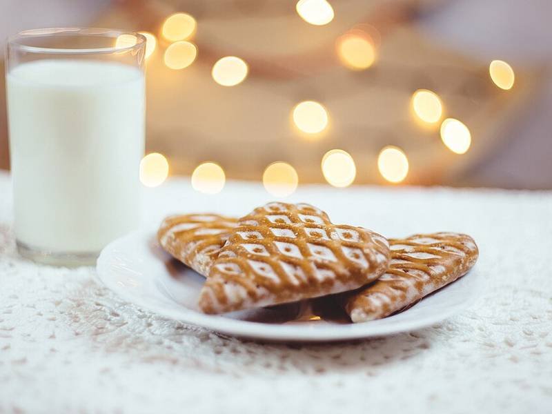 Gingerbread Cookies — American holiday specials recipe, served and ready to eat
