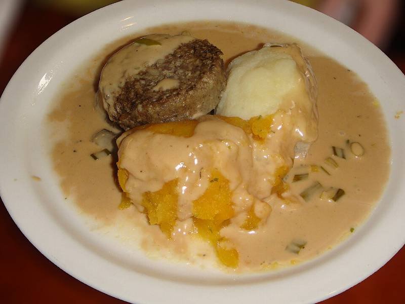 Haggis, Neeps and Tatties — Scottish dinner recipe, served and ready to eat