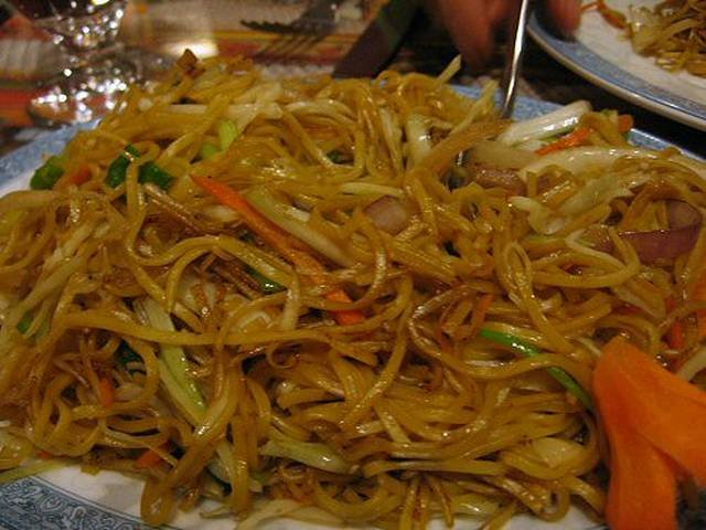 Ingredients and preparation for hakka noodles
