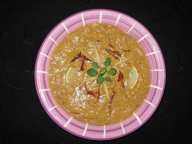 Haleem — Pakistani dinner recipe, served and ready to eat