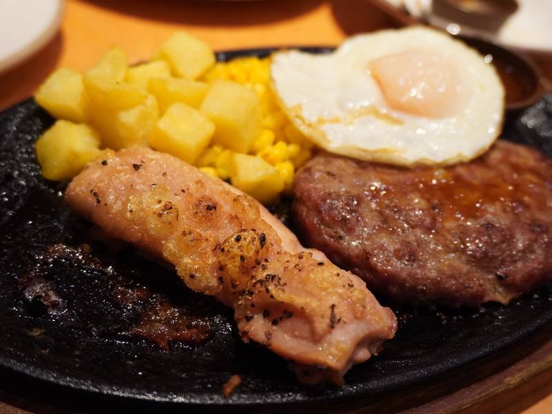 Hamburger Steak with Onion Gravy, an American dinner recipe — kidney friendly hamburger steak