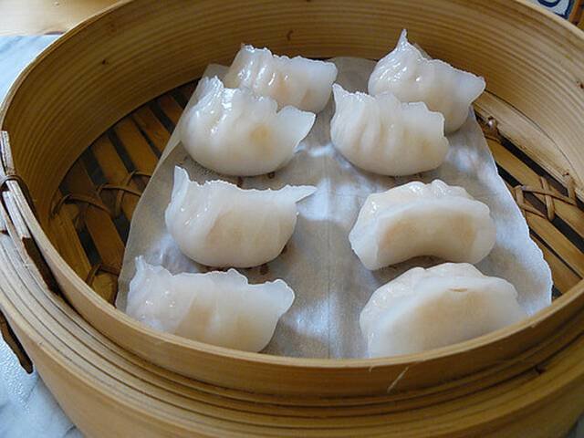 Ingredients and preparation for har gow