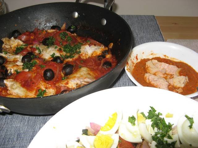 Ingredients and preparation for harissa