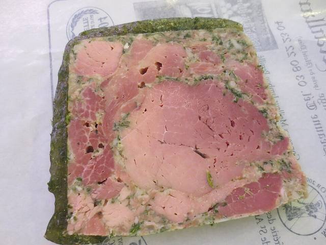 Ingredients and preparation for jambon persillé