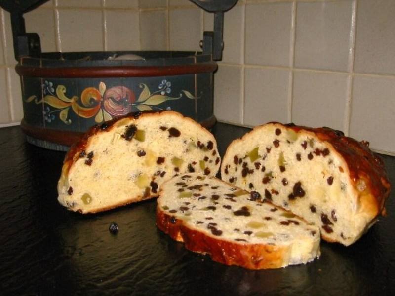 Julekake — Norwegian holiday specials recipe, served and ready to eat