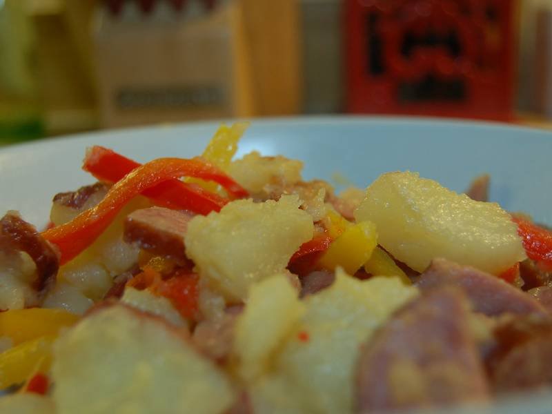 Kielbasa Potato Skillet, a quick American meal recipe — sausage and potato skillet