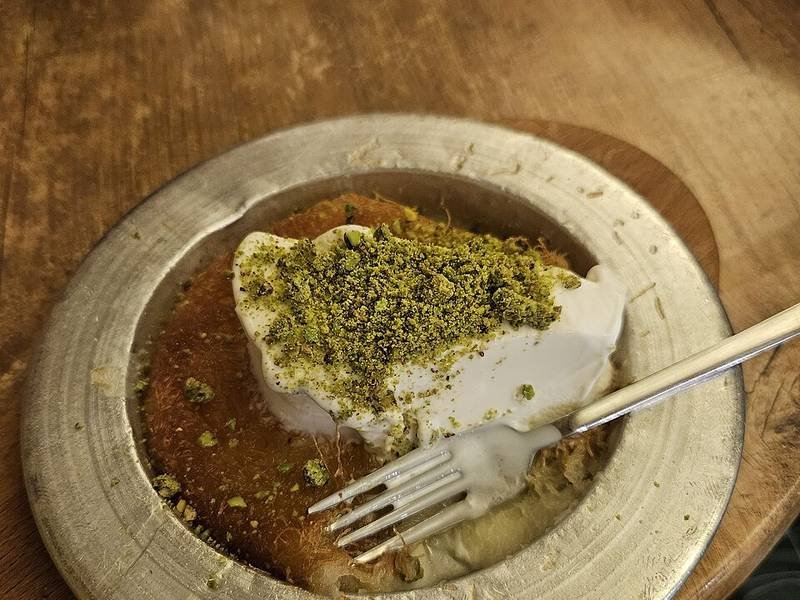 Knafeh Nabulsi — Middle Eastern desserts recipe, served and ready to eat