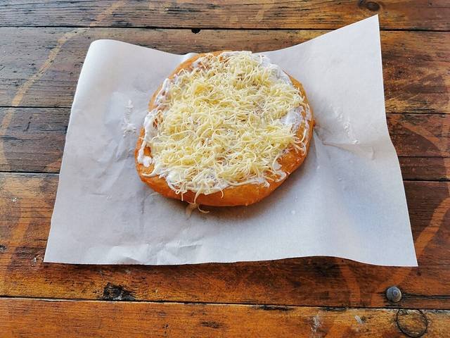 Ingredients and preparation for lángos