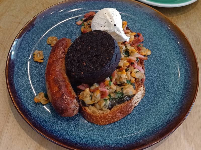 Laverbread with Bacon — Welsh breakfast recipe, served and ready to eat